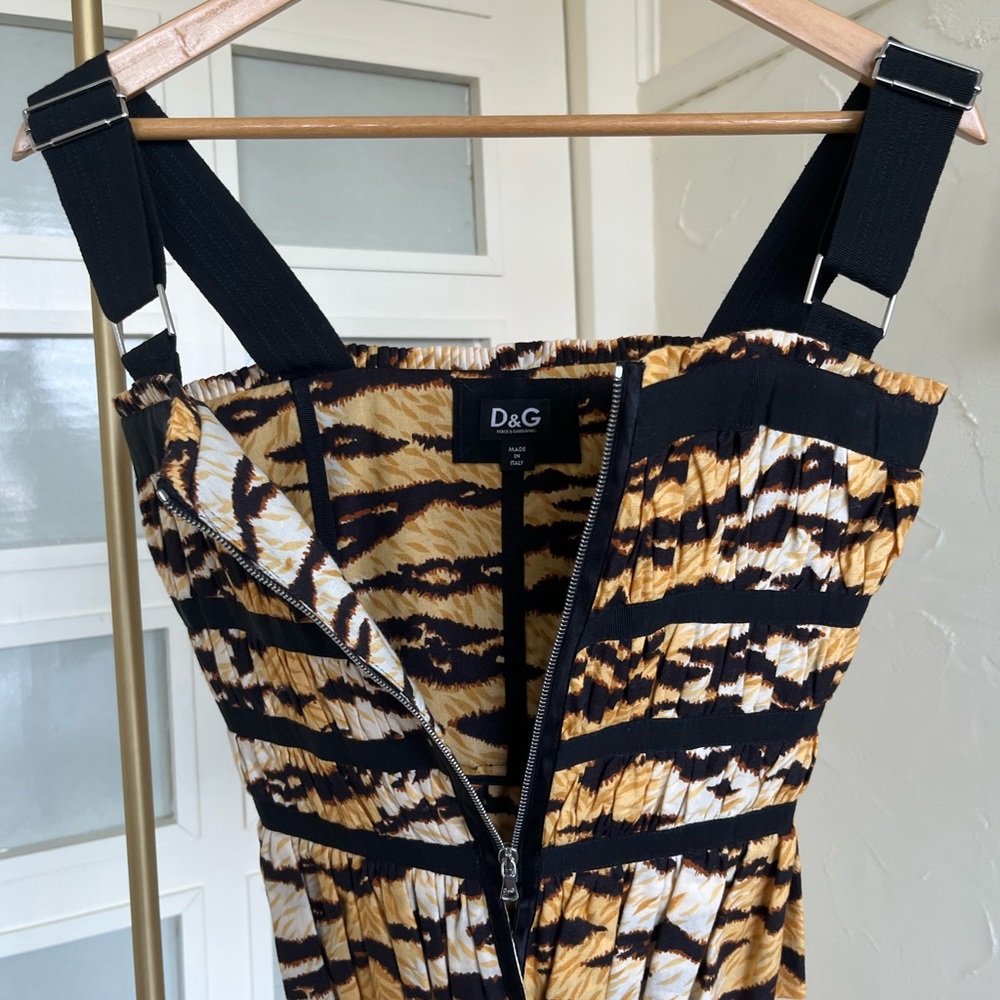 Dolce and Gabbana top with zipper front and adjustable straps size 38. New